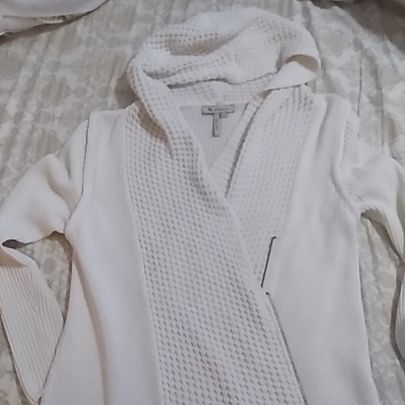 Women's Long Sweater - Picture 2 of 2